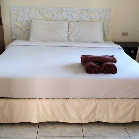Massuwan Karon Beach Ban Saiyuan Екстериор снимка